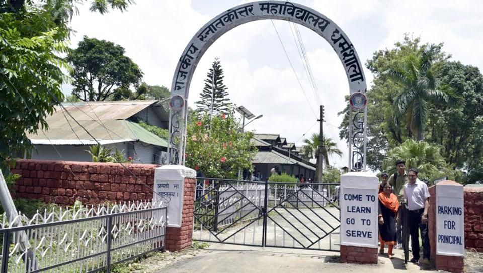 सफ़ेदपोश प्रोफेसर और बेरहम छात्राएं: धर्मशाला की बेटी पल्लवी की सिसकियों का हिसाब कौन देगा?